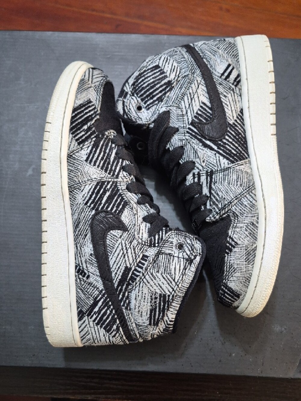 Air Jordan 1 Retro High GG Rare "BHM" (Black History Month) (2015) M7Y/W8.5 EUC - Picture 7 of 10